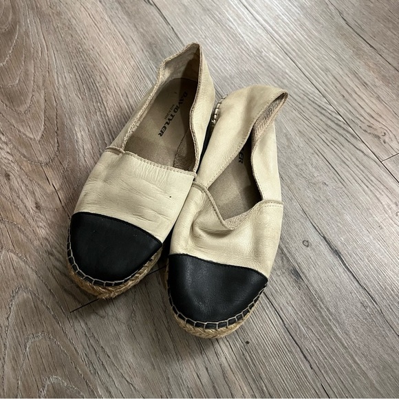 🔥SALE- any 4/$20.  Soludos Black and Tan Espadrilles Slip-On Shoes - Picture 1 of 5